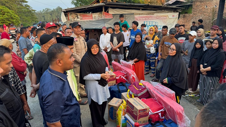 Bupati Siak Temui Korban Kebakaran di Tualang, Minta Warga Tingkatkan Kewaspadaan