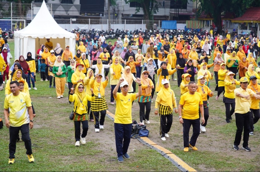 Meriah... HUT Partai Golkar ke-60, Ribuan Masyarakat Ikuti Senam Golkar di Riau Pecahkan Rekor Muri