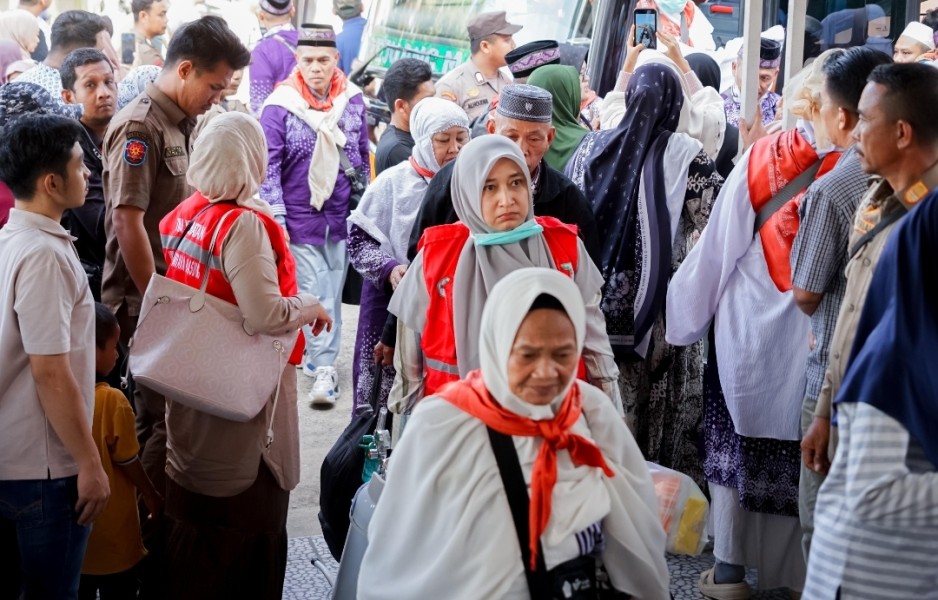 Camat Riki Rihardi Sambut Kepulangan 213 Jemaah Haji di Pusatkan Kecamatan Mandau