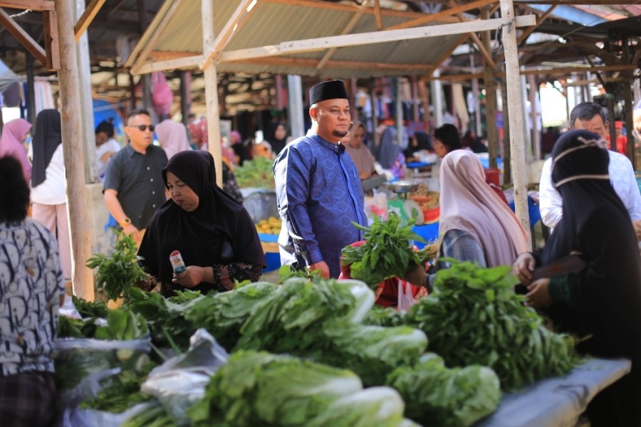 Blusukan ke Pasar Kampung Buantan Baru, Cawabup Syamsurizal Serap Aspirasi Pedagang