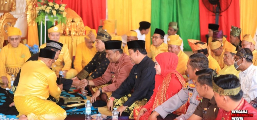 Bupati Anton dan Wabup Syafaruddin Poti Hadiri Penabalan Raja Luhak Rambah, Tegaskan Komitmen Lestarikan Adat Rohul