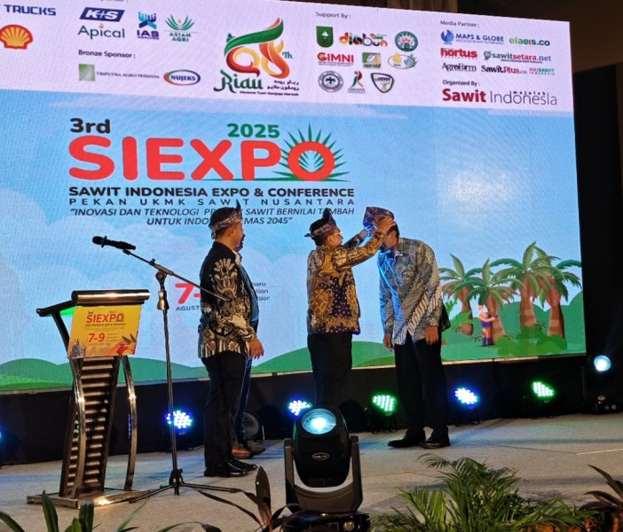 Pemkab Rohil Terima Penghargaan Nasional Pembinaan Petani Sawit