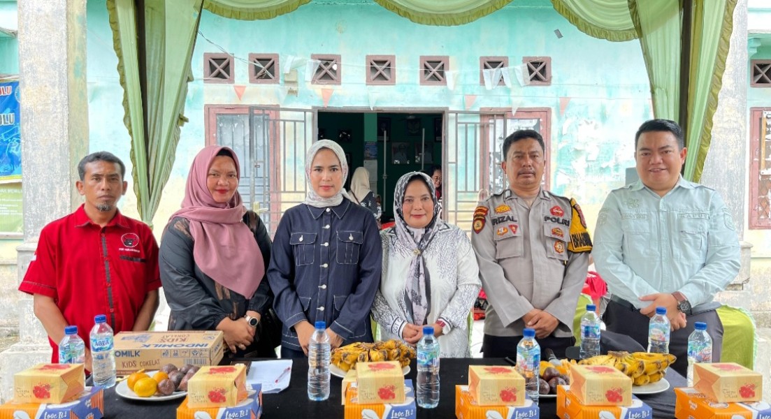Reses Perdana Anggota DPRD Rohil Fraksi PDI-P Devi Parinita Bersama Ibu Hamil