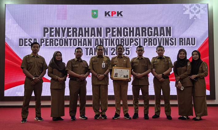 Desa Beringin Makmur Kabupaten Pelalawan, Terima Penghargaan Desa Anti Korupsi 2025