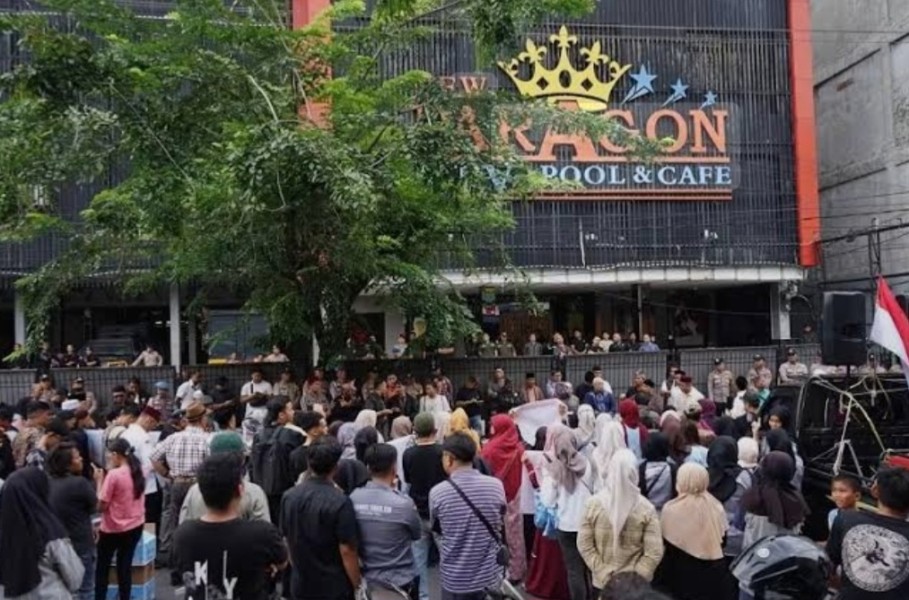 Ditekan Massa, New Paragon Akhirnya Ditutup Setelah Dapat Pesan Wali Kota Agung Nugroho