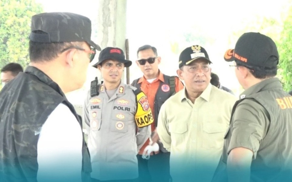 Bupati Rohul Dampingi BNPB Tinjau Kebakaran di Cipogas, Pemadaman Efektif   Dengan Hujan Buatan
