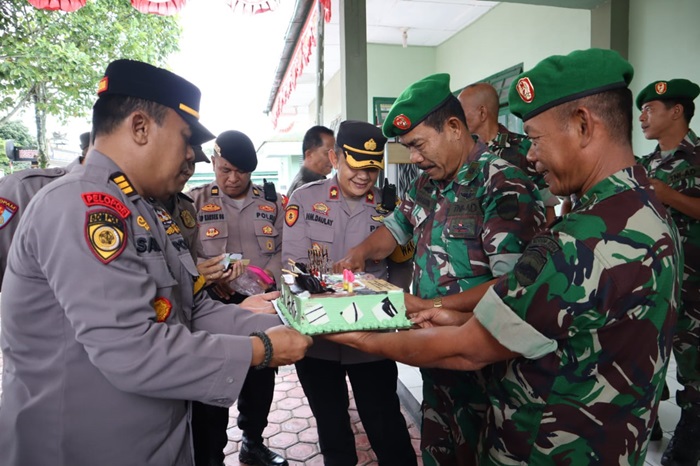 Polres Dairi Berikan Kejutan Dalam Rangka HUT TNI ke-79