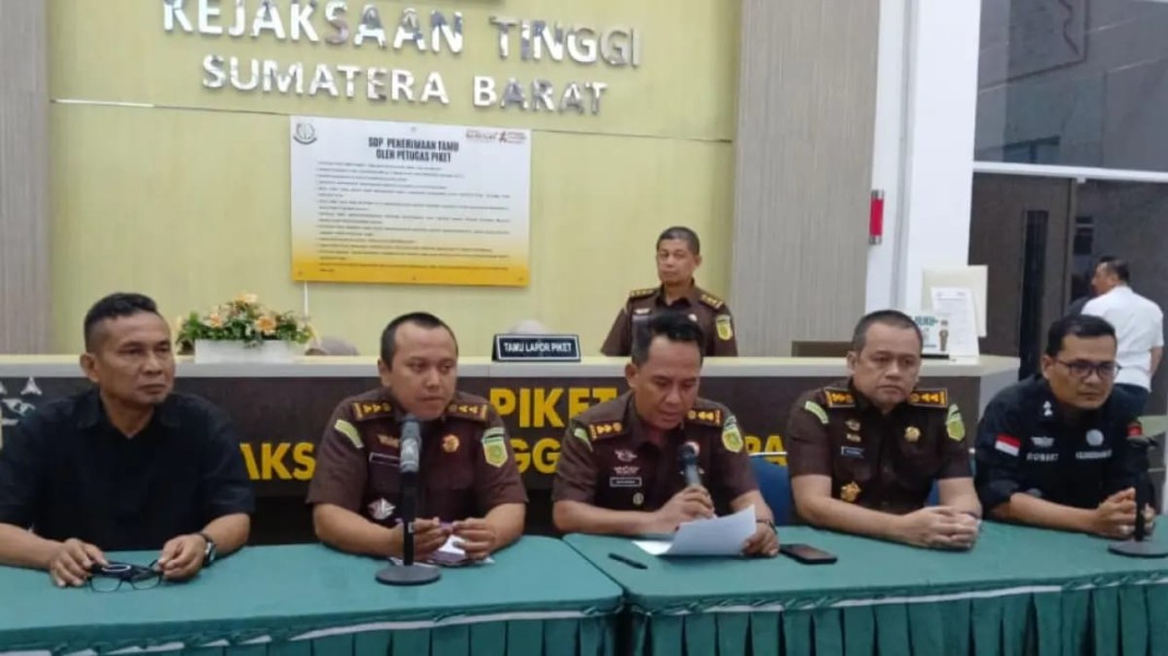 Kejati Sumbar Tahan Empat Tersangka Korupsi, Kerugian Negara Rp24,5 Miliar