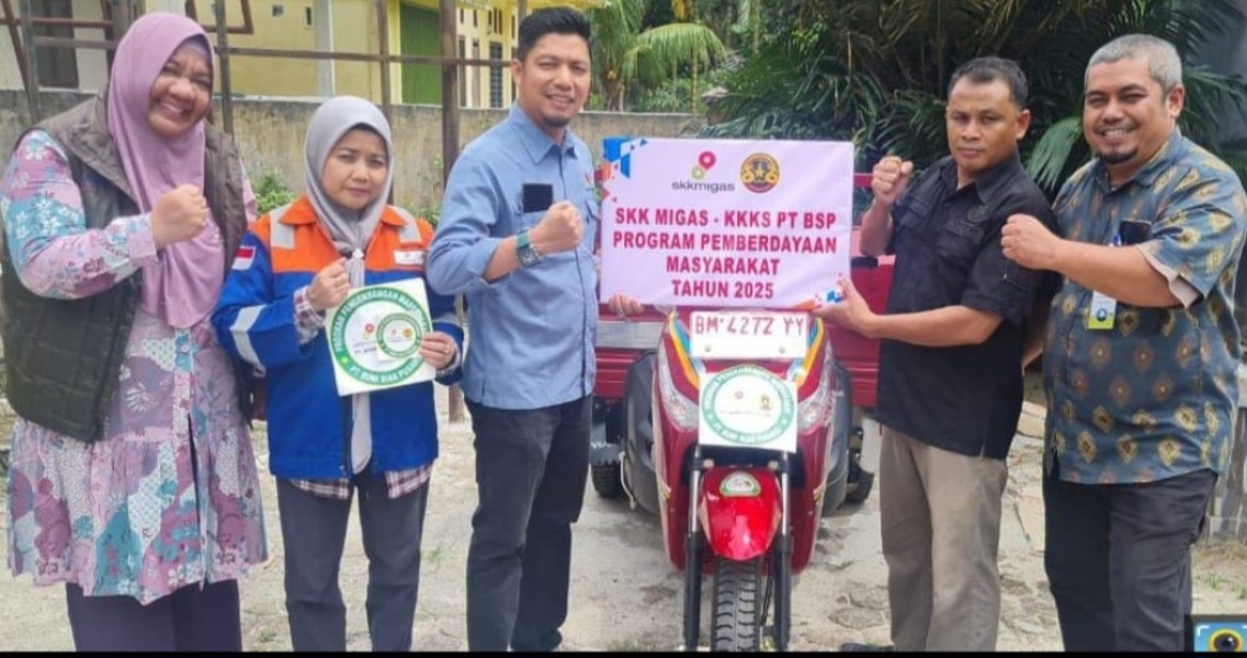 Bantuan Kendaraan PT BSP Selesaikan Persoalan Sampah di Kampung Pebadaran