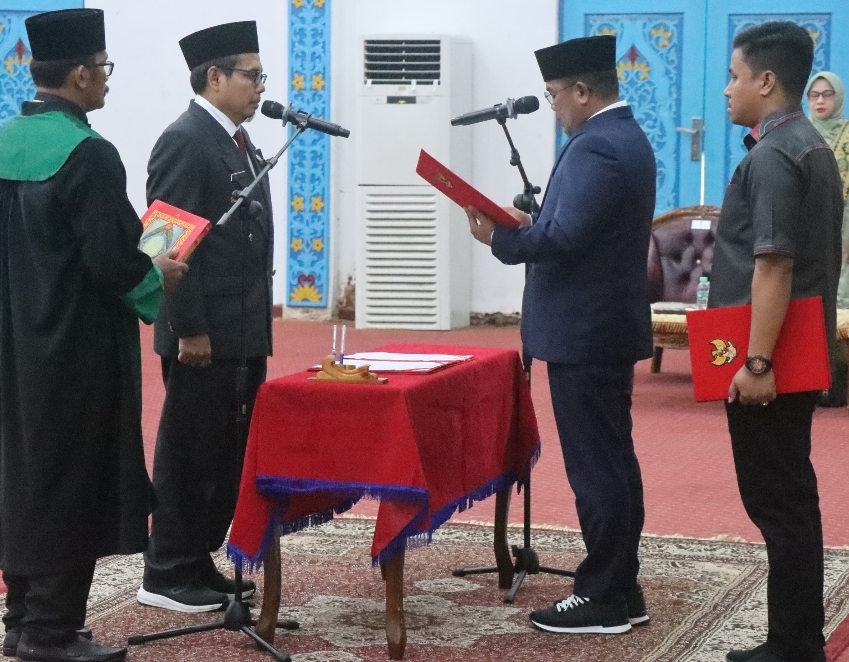 Bupati Zukri Lantik Tengku Zulpan Sebagai Pj Sekda Pelalawan