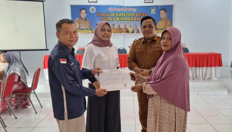 Warga Pulau Birandang Nikmati Layanan Adminduk Gratis