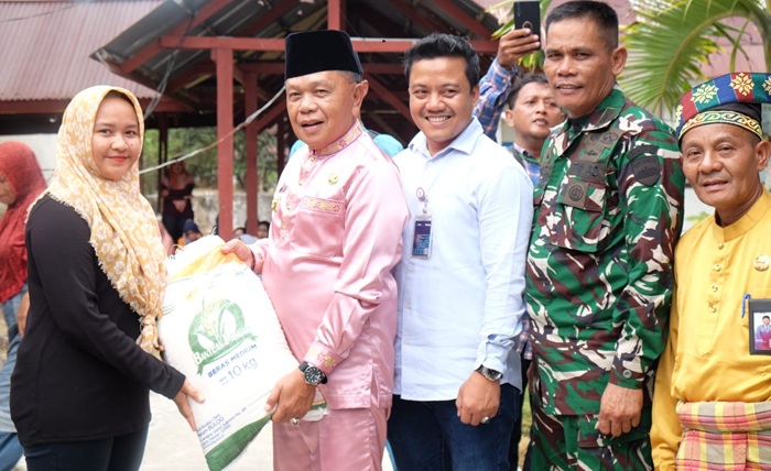 30.411 Masyarakat Meranti Terima Bantuan Beras Cadangan Pangan Pemerintah