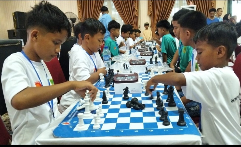 Wabup Jhony Charles Buka O2SD Catur Rohil, 814 Pelajar Adu Strategi di Atas Papan Hitam Putih
