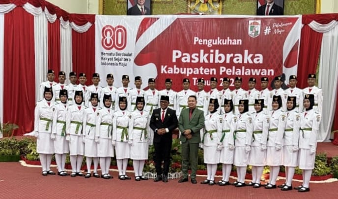 Kukuhkan 35 Anggota Paskibraka Kabupaten Pelalawan, Zukri : Hanya Putra-Putri Terbaik Yang Dapat Mengemban Tugas Ini