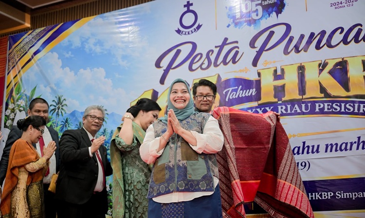 Kasmarni di Pesta Perayaan 165 Tahun HKBP Distrik Riau Pesisir, Keberagaman Harus Jadi Kekuatan Bersama