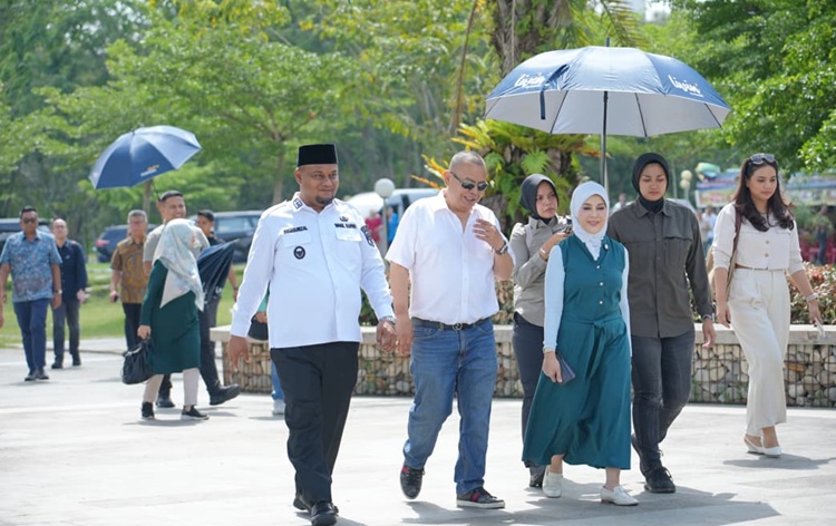 Komisaris Bank Mandiri Terpukau Panorama Negeri Istana Siak