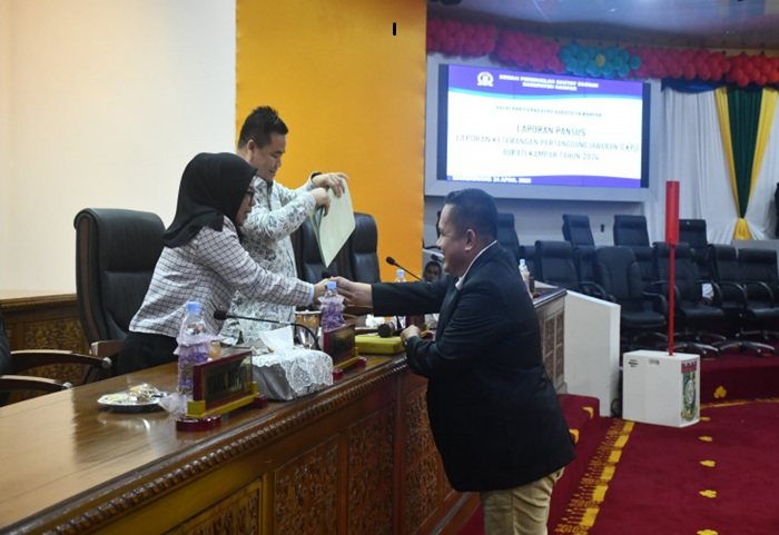 DPRD Kampar Sampaikan Rekomendasi Tehadap LKPJ Bupati Kampar 2024