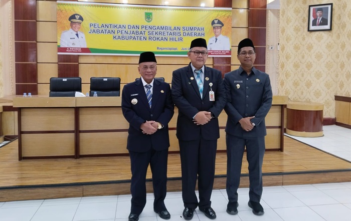 Bupati Lantik Ferry H Parya Sebagai Pj Sekda Rohil