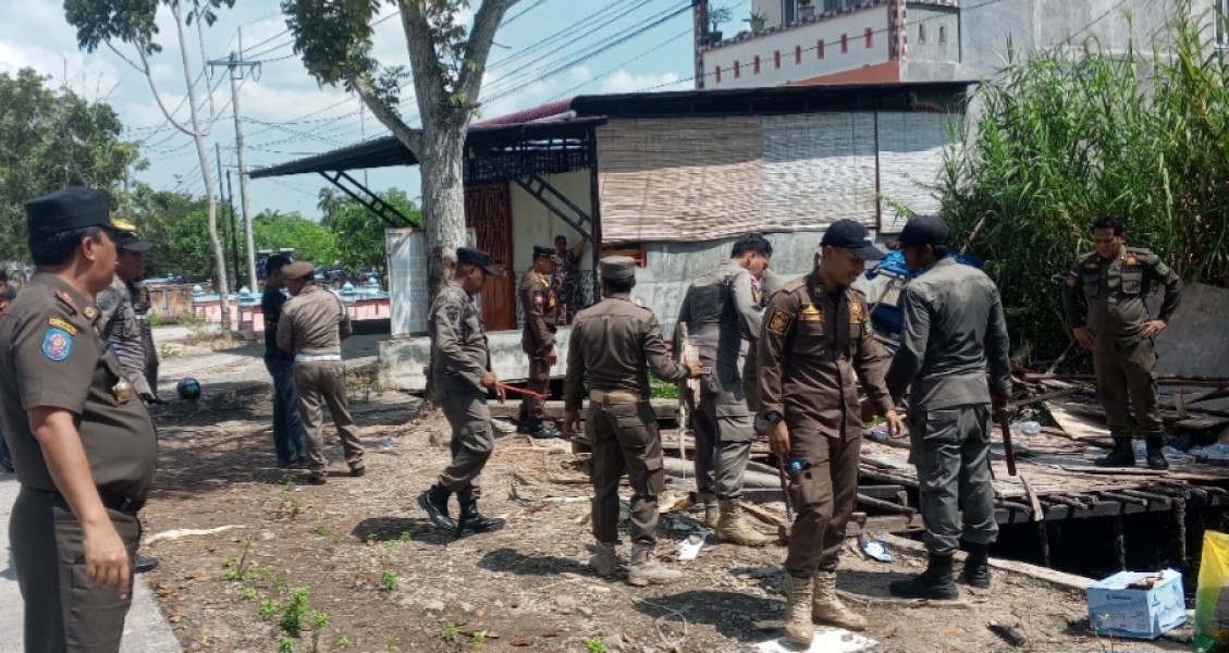 Pemkab Rohil Tertibkan Warung di Sekitar Hutan Kota, Siapkan Relokasi Bagi Pedagang