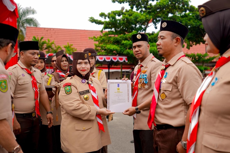 Bupati Kasmarni Pimpin Apel HUT Pramuka ke-64, Pramuka Merupakan Pilar Ketahanan Bangsa Menuju Indonesia Emas 2045
