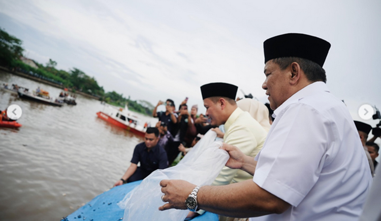 Pasar Murah, Santunan Anak Yatim, dan Tabur Bibit Ikan Warnai Petang Belimau Pekanbaru 2026