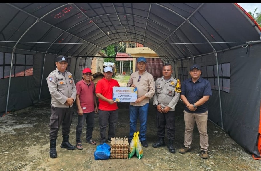 Distrik Barat PTPN IV Regional III Salurkan Setengah Ton Sembako Korban Terdampak Banjir Tandun