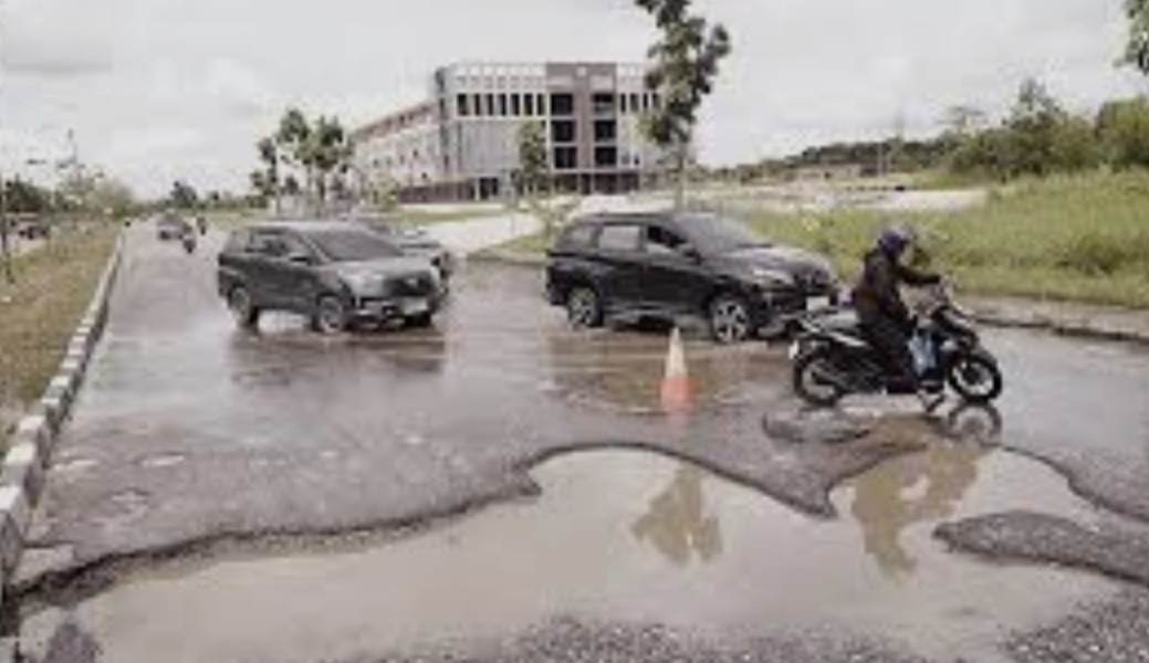 Pemprov Riau Gas Perbaikan Jalan Rusak, UPT Dikerahkan Tutup Lubang Berbahaya