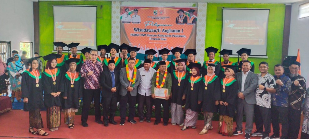 23 Mahasiswa Angkatan Pertama PSDKU PNP Kampus Pelalawan di Wisuda