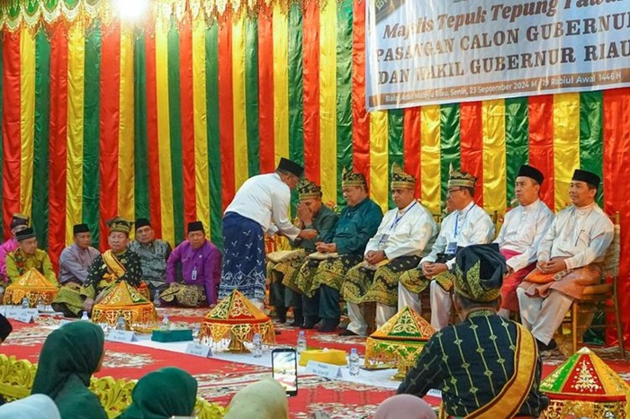 LAM Riau Tepuk Tepung Tawar 3 Paslon Gubernur dan Wakil Gubernur Riau