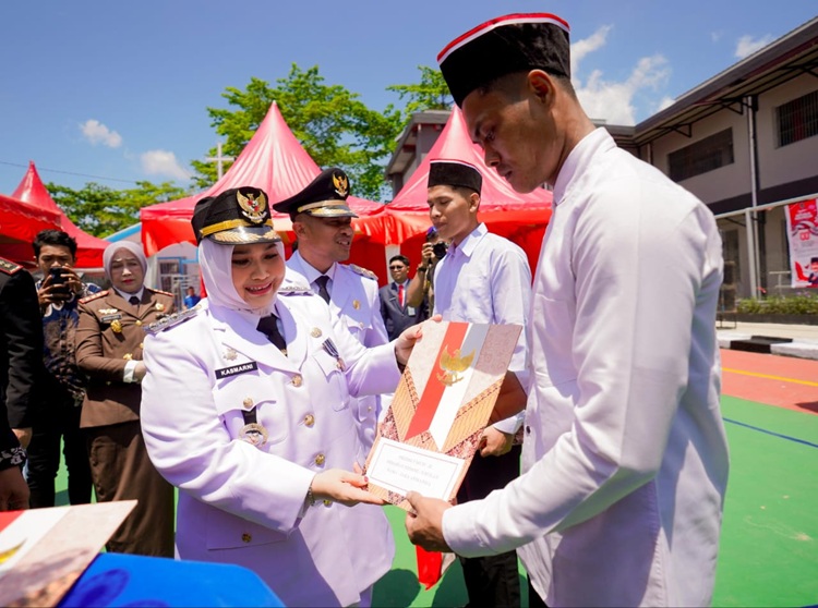 Bupati Serahkan Remisi HUT ke-80 RI Kepada Narapidana