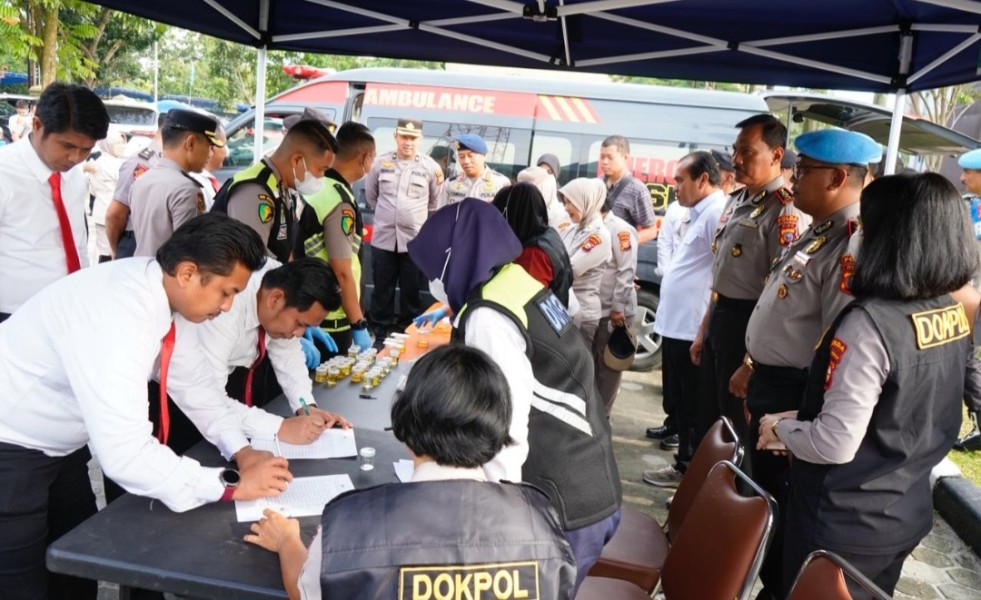 Bersih-Bersih Narkoba, Seluruh Personel Polda Riau Jalani Tes Urine Serentak