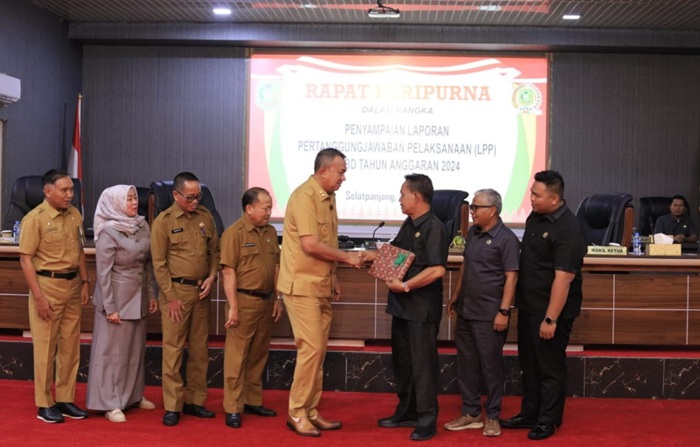 DPRD Meranti Terima Ranperda LPj Kepala Daerah APBD 2024