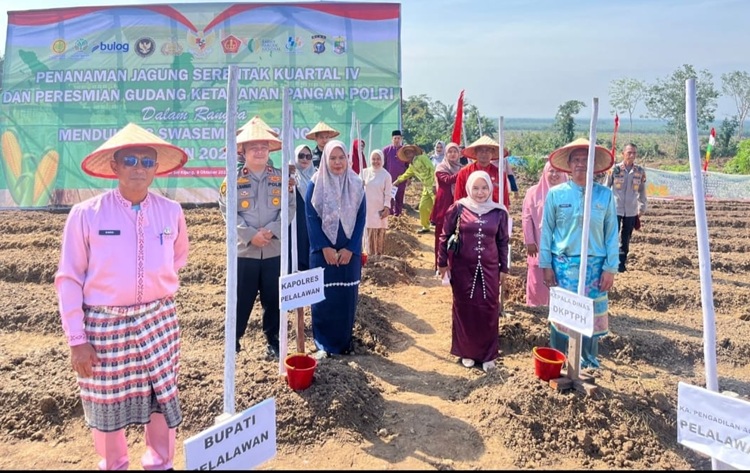 Tanam Raya Jagung Serentak Polres Pelalawan, Dorong Swasembada Pangan Nasional 2025