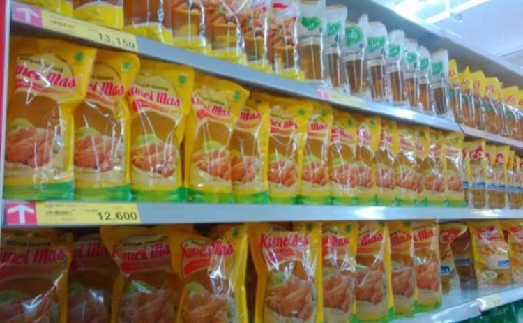 Riau Penghasil Minyak, Warga Malah Sulit Dapat Minyak Goreng DPRD Desak Pengawasan Distribusi Diperketat