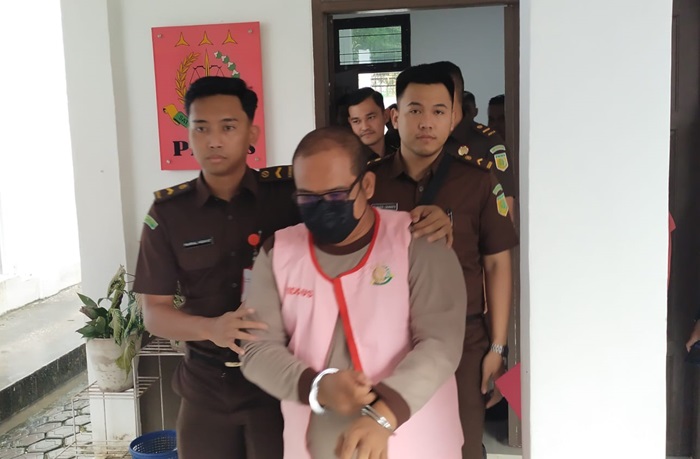 Janjikan SK Honorer , Oknum Guru Disdikbud Pelalawan Ditetapkan Tersangka dan Ditahan