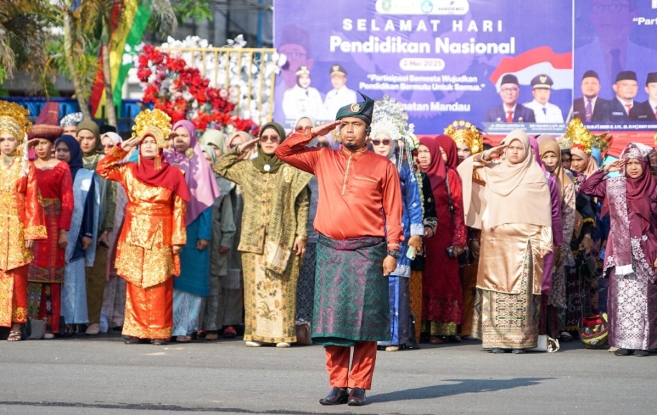 Bupati Bengkalis Pimpin Upacara Peringatan Hardiknas Tahun 2025