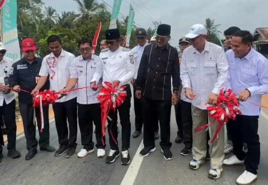 Pemkab Pelalawan Terima Aset Jalan Aspal dari Program CSR PT EMP Energi Riau Sepanjang 3,4 KM