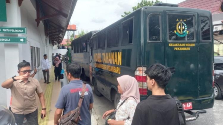 Enam Tahanan Kejari Pekanbaru Kabur Saat Hendak Disidang, Tiga Ditangkap Kembali