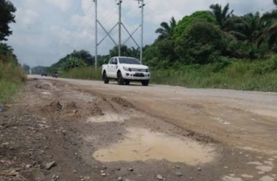 Instruksi Plt Gubri, PUPR Mulai Inventarisir Jalan Rusak di Riau