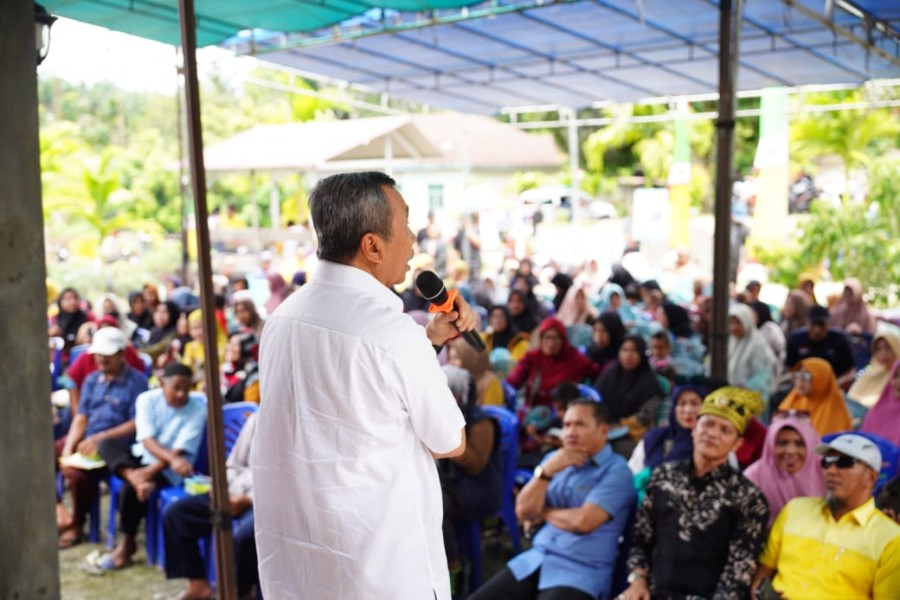 Komitmen Syamsuar dan Dr. Afni, Berikan Seragam Sekolah Hingga Pembangunan Wifi Gratis