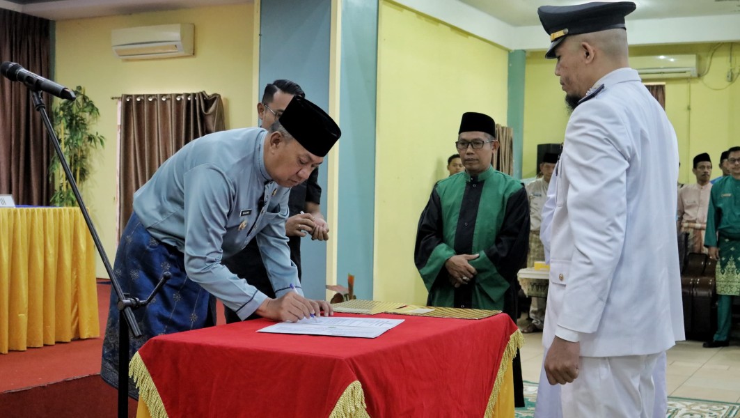 Wabup Muzamil Lantik 74 Pejabat Meranti