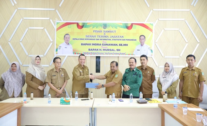 Serah Terima Jabatan Kepala Dinas Kominfo Rohil Penuh Keakraban