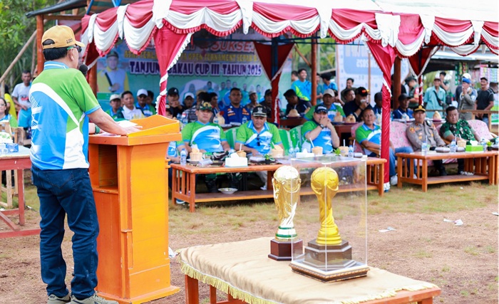 Buka Turnamen Sepak Bola Tanjung Bakau Cup III, Bupati Asmar : Lahirkan Atlet-Atlet Berprestasi