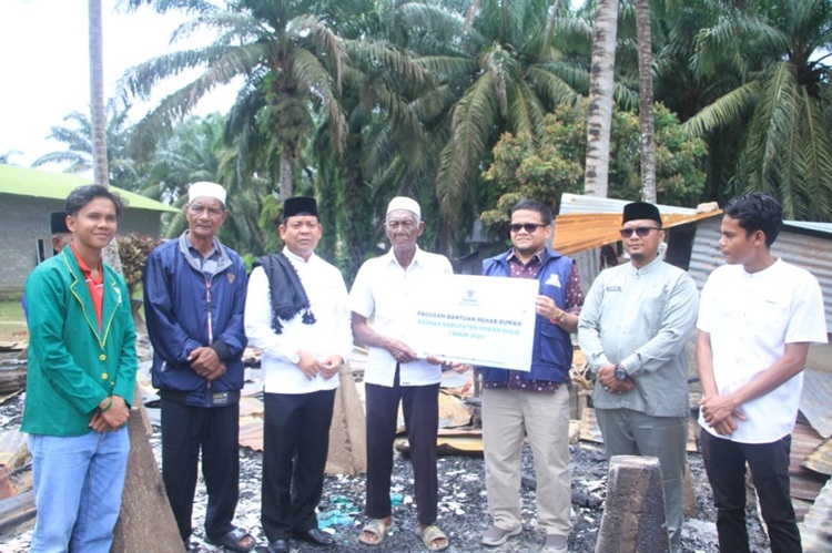 Pemkab Rohul Tunjukkan Kepedulian, Salurkan Bantuan bagi Korban Kebakaran di Desa Ulak Patian