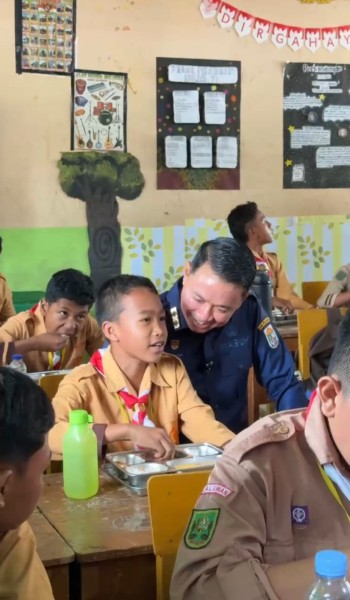 Launching Dapur SPPG Yayasan Harapan Bunda di SMPN 1 Kerinci, Husni Thamrin Ingatkan Murid Selalu Jaga Kesehatan