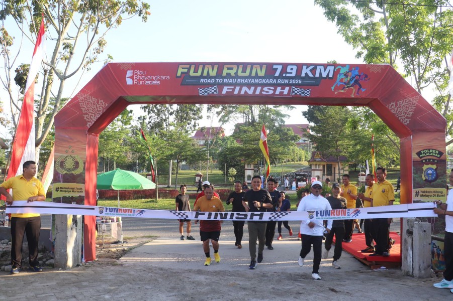 Jelang HUT Bhayangkara ke-79, Polres Pelalawan Gelar 'Fun Run Road To Riau Bhayangkara 7,9 KM 2025'