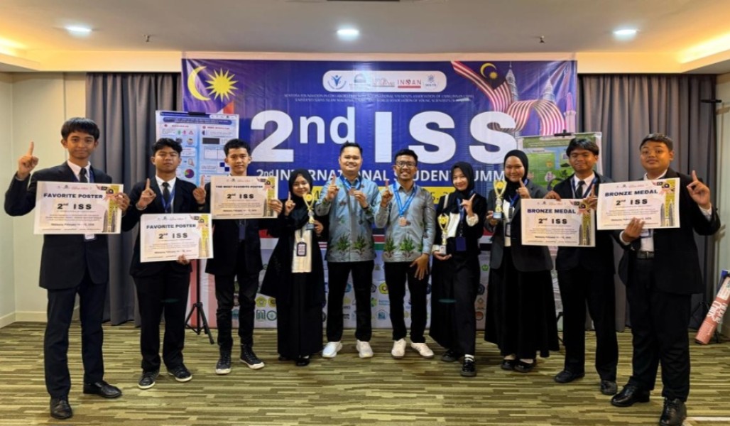 Raih Perak di Malaysia, Siswa MAN 1 Indragiri Hilir Harumkan Nama Riau di Ajang Internasional