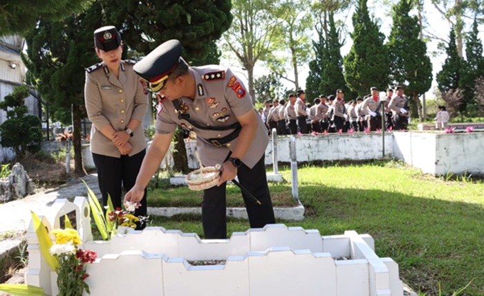 Tabur Bunga di TMP, Polres Dairi : Ini Bentuk Penghargaan Untuk Para Pejuang