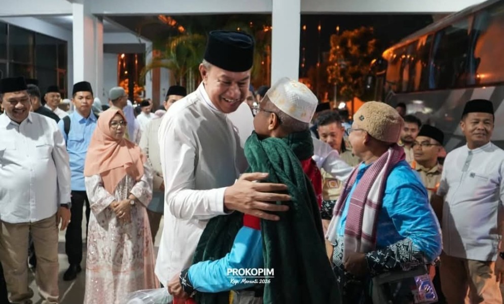 110 Jemaah Haji Meranti Tiba di Batam, Wabup Sambut Langsung