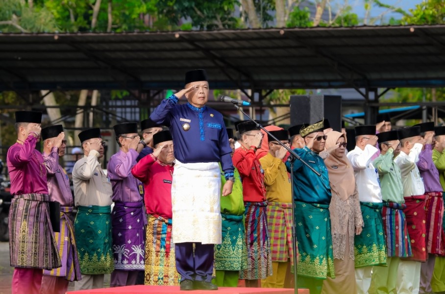 Pimpin Upacara Hardiknas, Bupati Asmar Tekankan Pendidikan Tanpa Diskriminasi